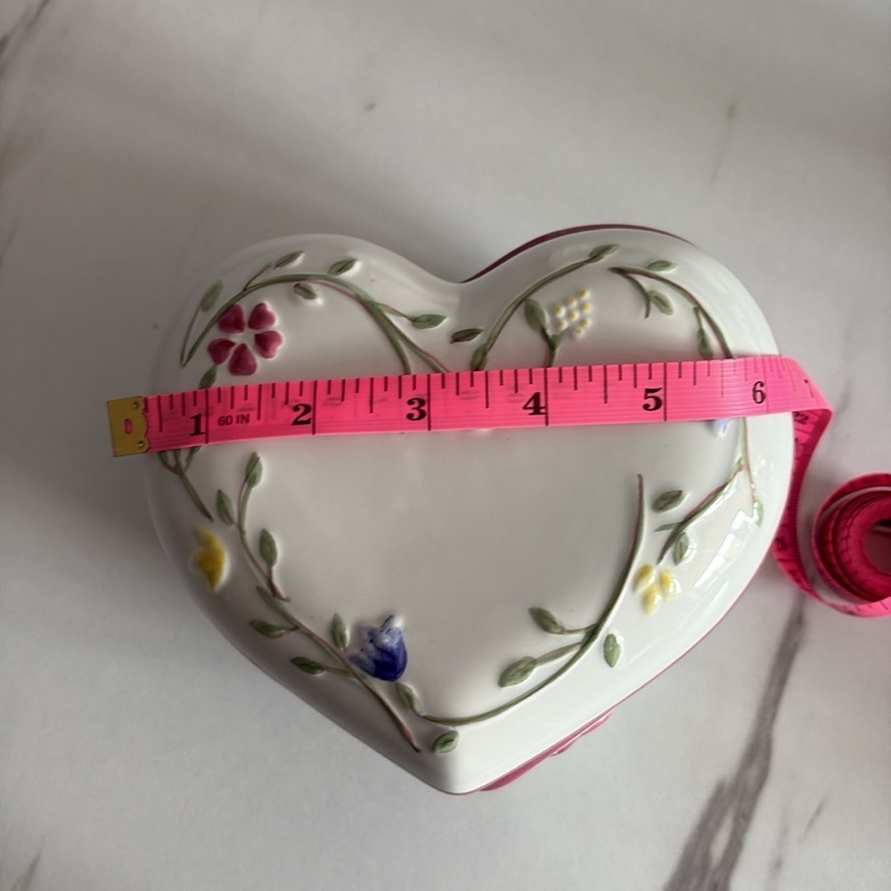 Johnson Brothers Heart-Shaped Floral Box - White, Pink, Green, Yellow, Blue - Picture 5 of 6